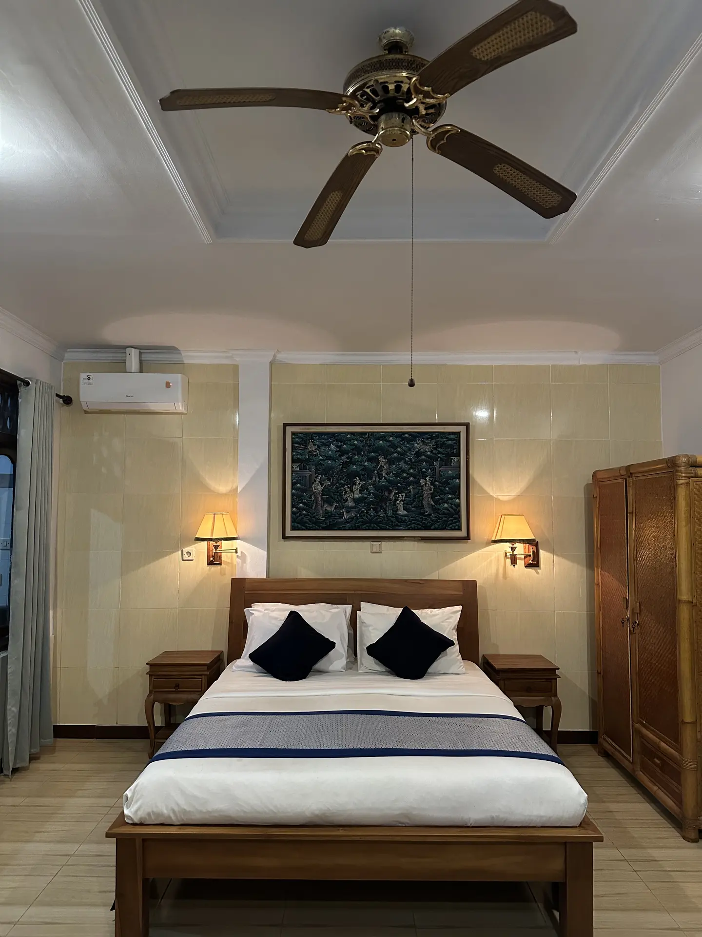Courtyard Bath Studio bedroom